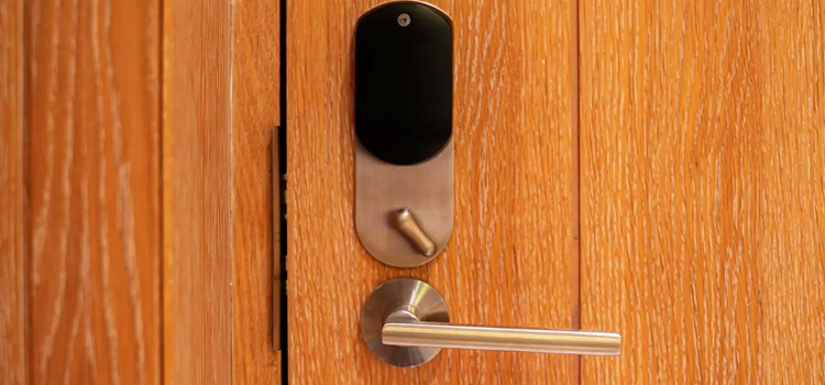 Automatic Locking Door Knob Hollister